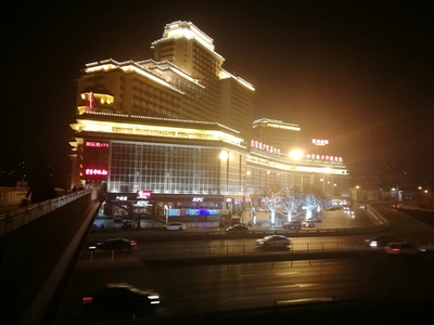 北京海淀區(qū)城鄉(xiāng)貿(mào)易中心夜景隨手拍。