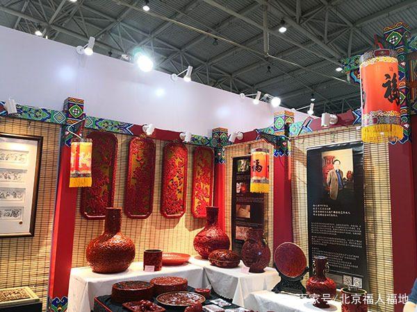 國家文化和旅游部長雒樹剛、北京宣傳部長杜飛進(jìn)等領(lǐng)導(dǎo)參觀非遺展